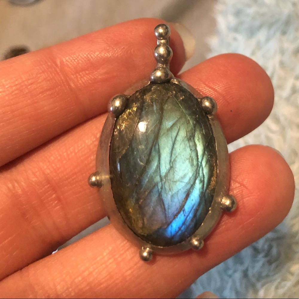 Flashy labradorite pendant
